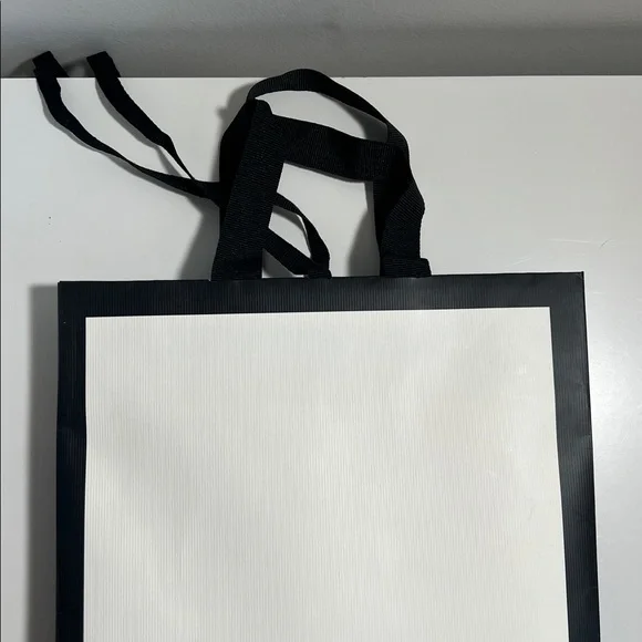 Black and White Gucci Shopping Bag - Picture 2 of 9